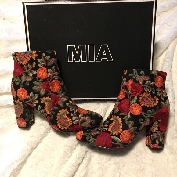 Mia Shoes - MIA Embroidered Ankle Boots Size 8.5